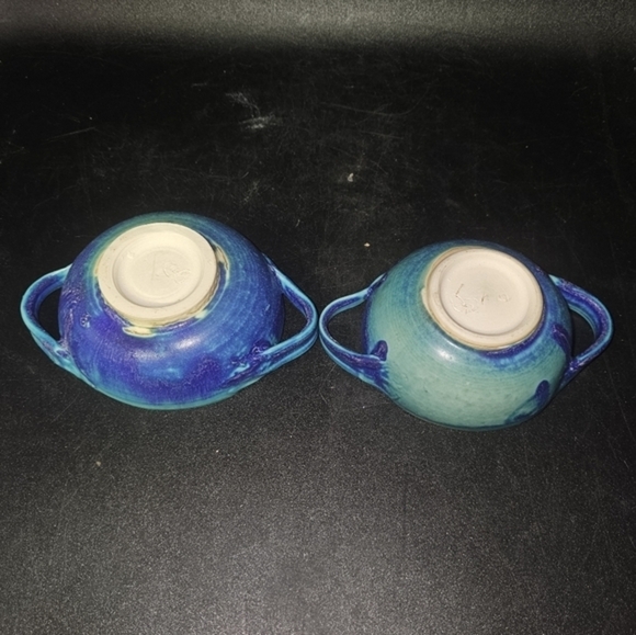 2‎ small vintage art pottery casserole dishes - Picture 5 of 5